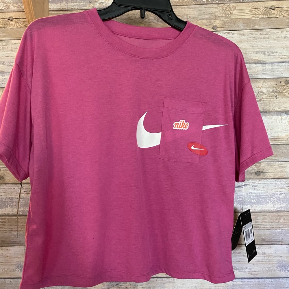 SALE Shirt By Nike ，Brand  New with tag，size XS